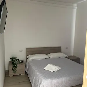 Apt. N. 5 , Milán Italia